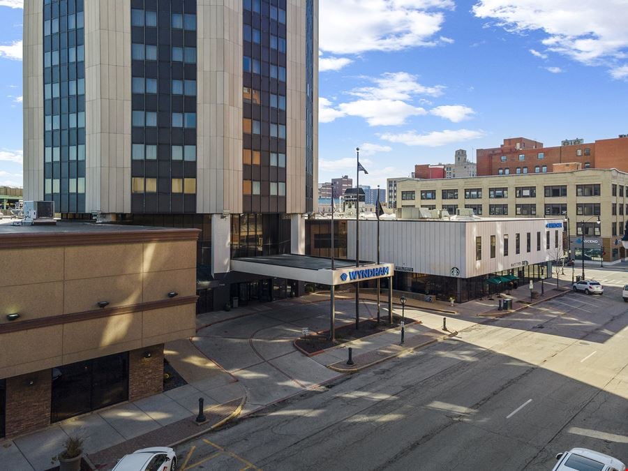 31-Story, Full-Service Downtown Hotel