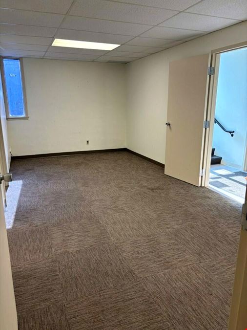 233 W Broadway Ave