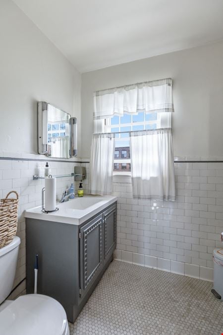 93 Roxbury St