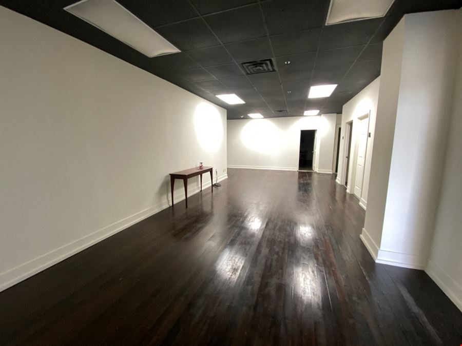 1044 Main St