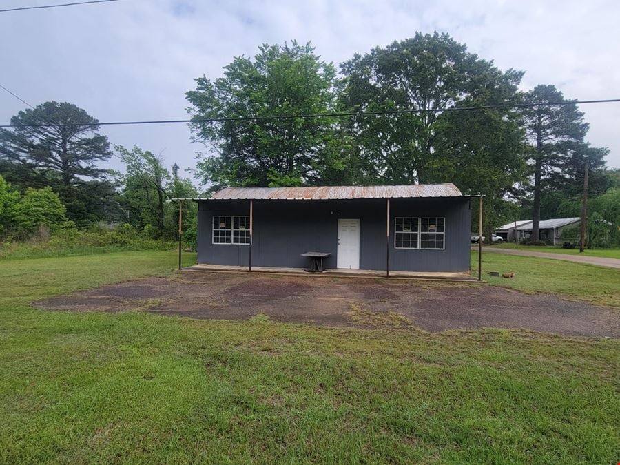 1,008 SF Commercial Shop For Sale
