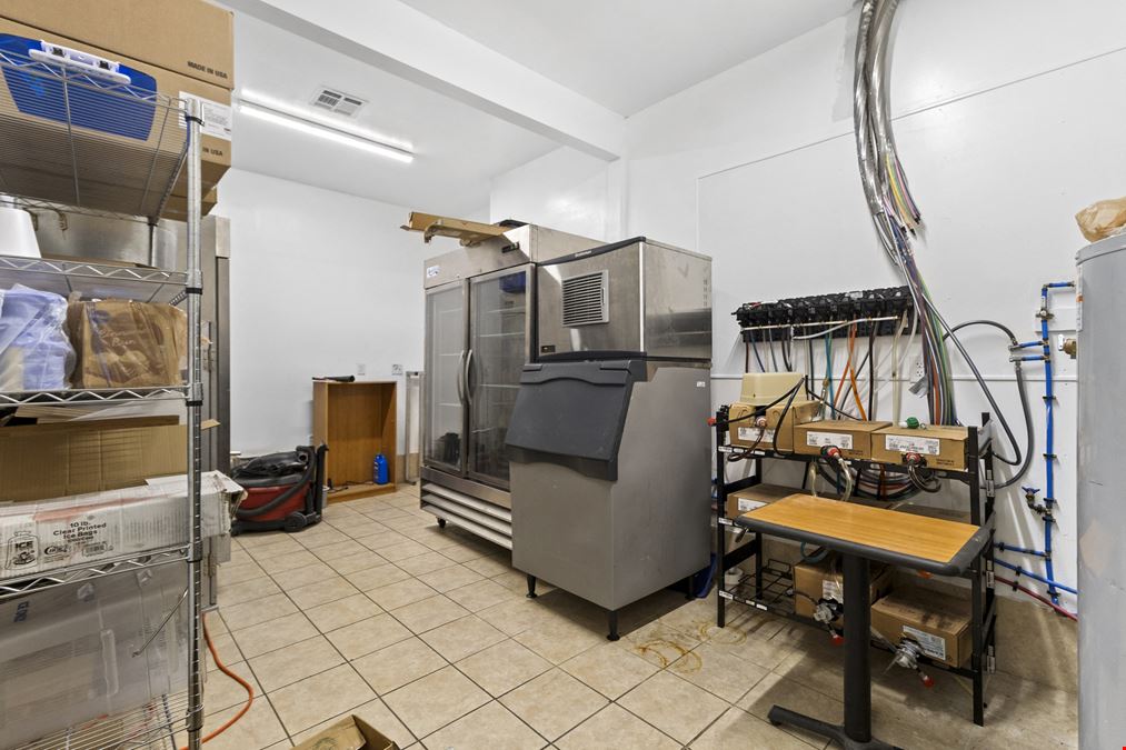 Fully Equipped Second-Generation Restaurant For Sale • High Traffic • Prime Huntsville Location