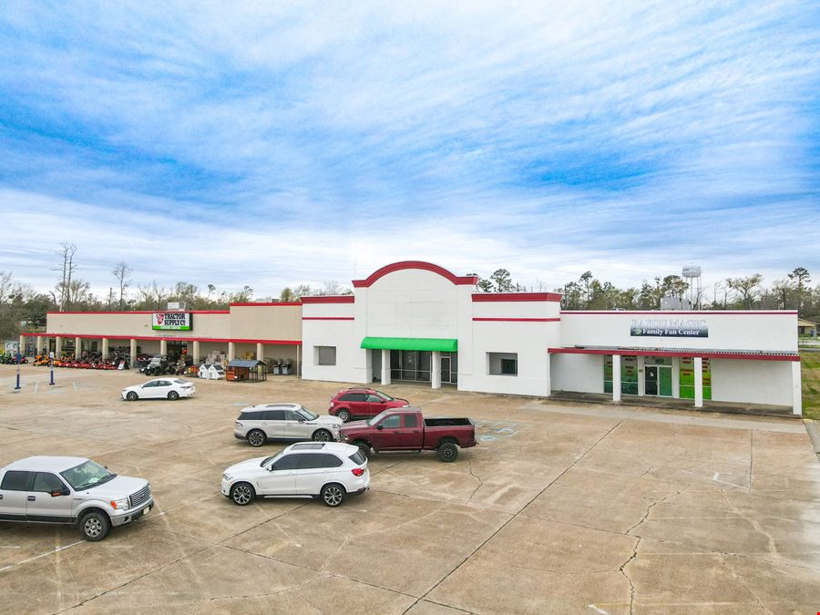 Highly Visible Retail Space in Moss Bluff Shopping Center