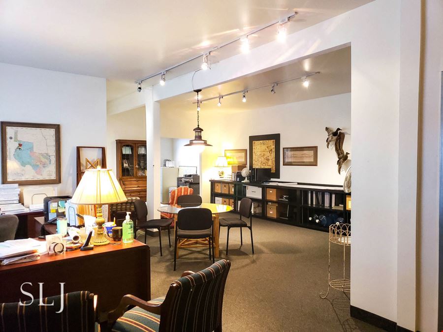 Oak Lawn Office Building