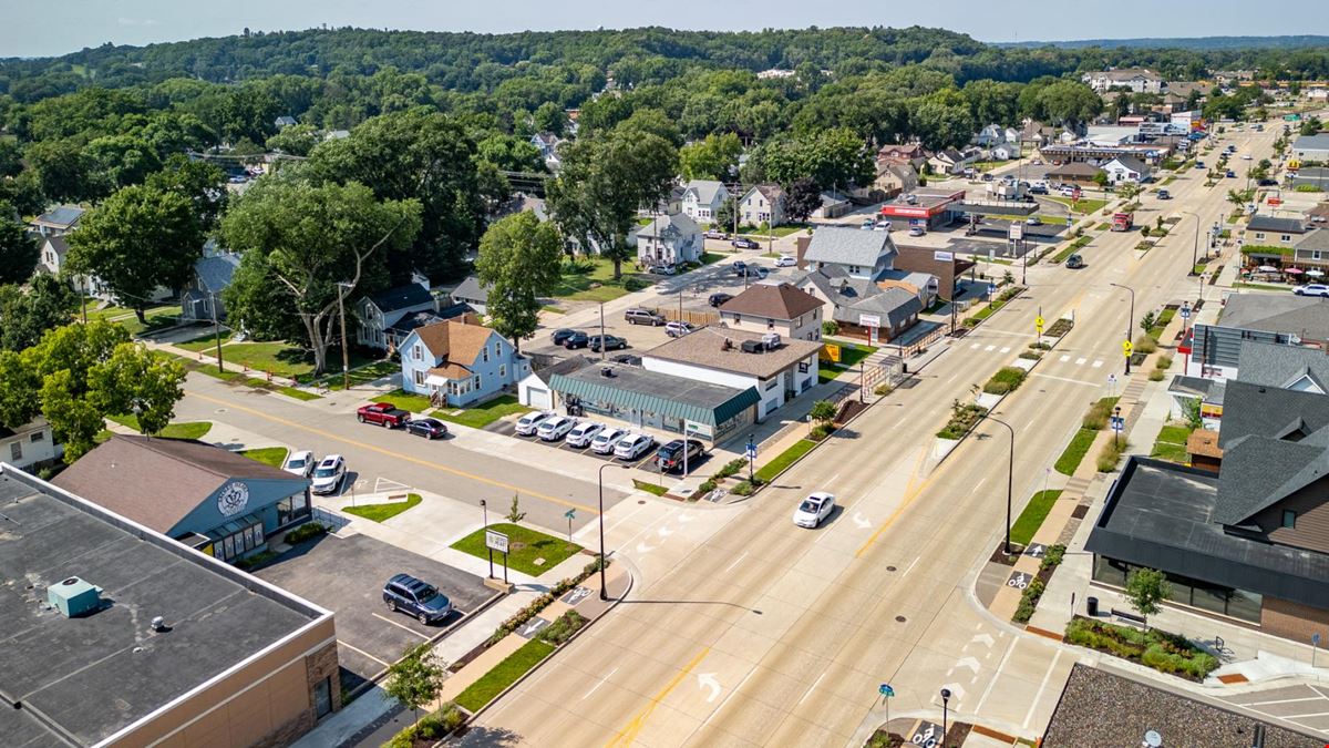 Flexible Commercial Space on Broadway Ave