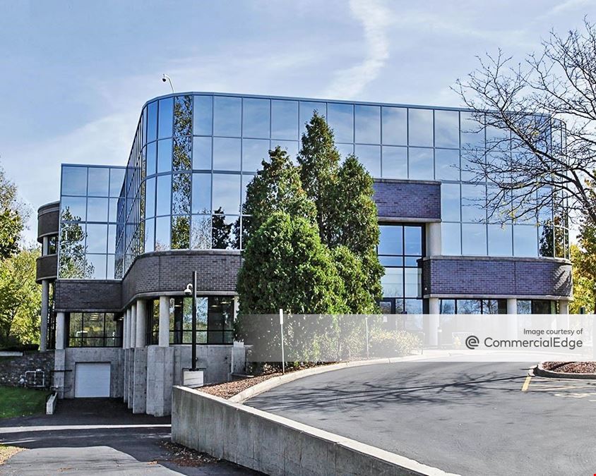 Brookfield Lakes Corporate Center - 17950 West Corporate Drive