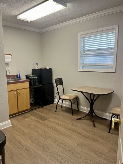 1101 S Main St, Lindale, TX
