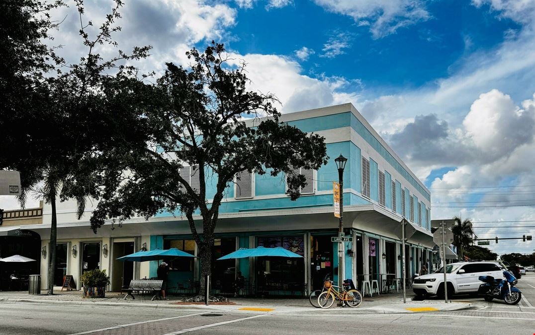 Former Restaurant/Bar Retail Storefront in Vibrant Beach Town