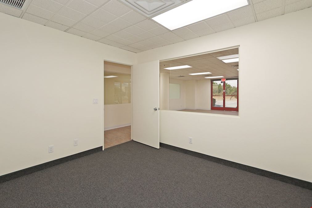77725 Enfield Lane