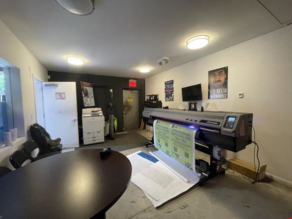 Preview of Industrial space for Rent at 10-31 44th Dr