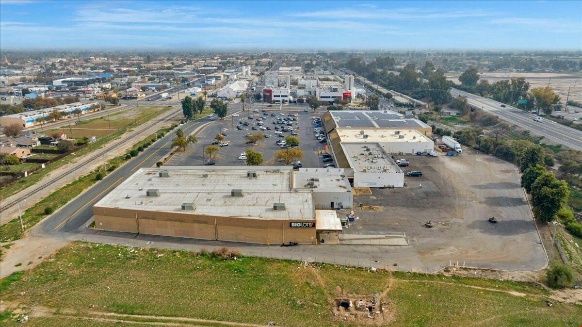 Prime Hanford Shopping Outlet Anchor Building