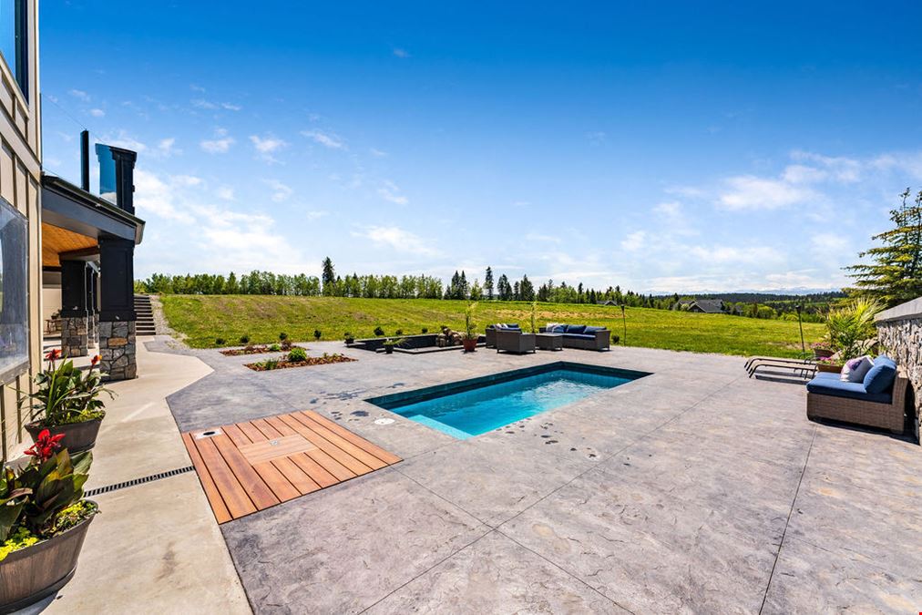 Gorgeous 2-Storey ±7,000 SF Luxury Private Residence on 8.75 Acres