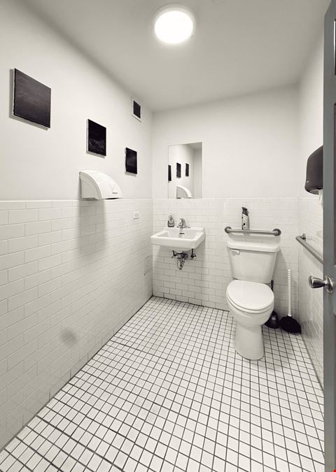 1,200 SF | 527 Court Street | Flexible Carroll Gardens Built-to-Suit 2nd Floor Office for Lease
