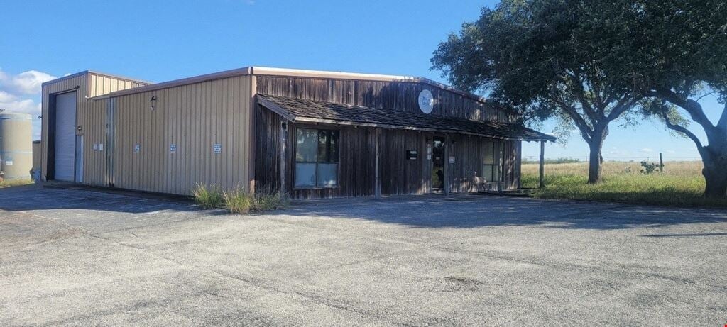 Office/Warehouse with Large Truck Bay and Graveled Yard - Kingsville, TX