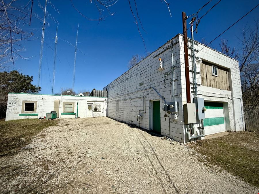 Auto Repair / Salvage in Lansing