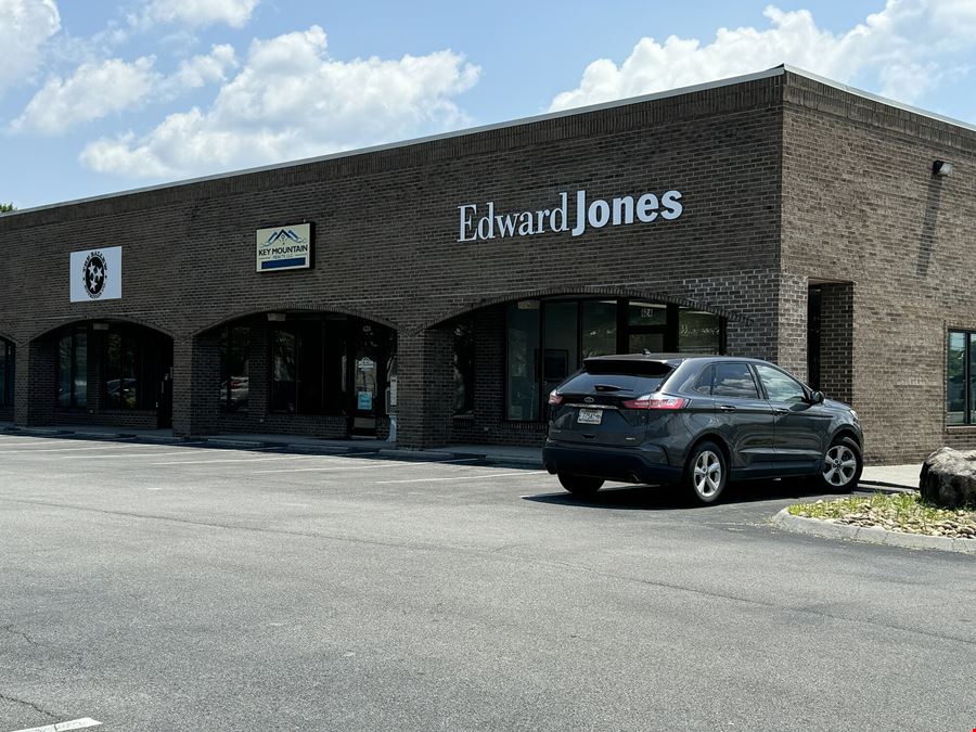 630 Dolly Parton Pkwy, Retail/Office