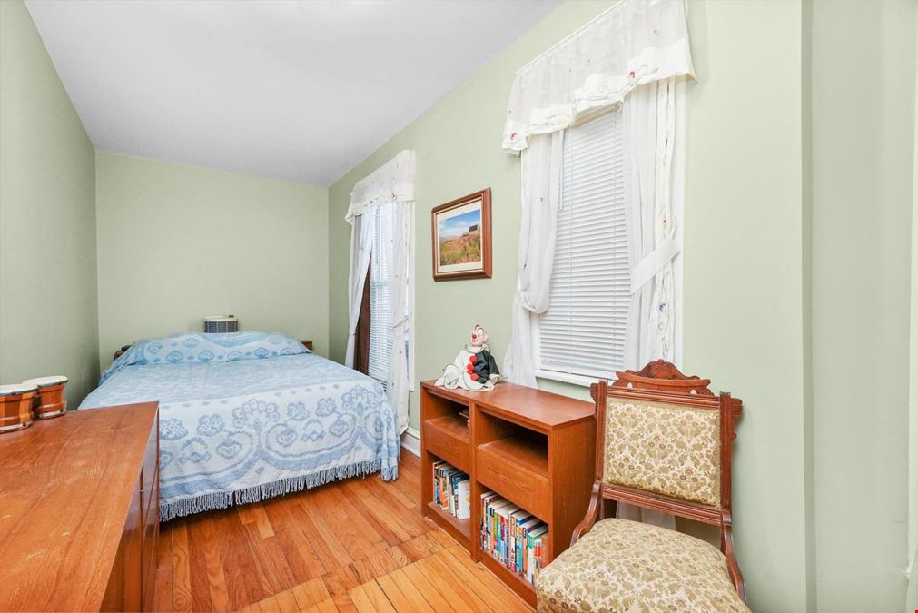 1303 W Chicago Ave, Chicago, IL