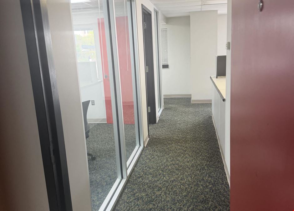 2,000SF Available at Park Place