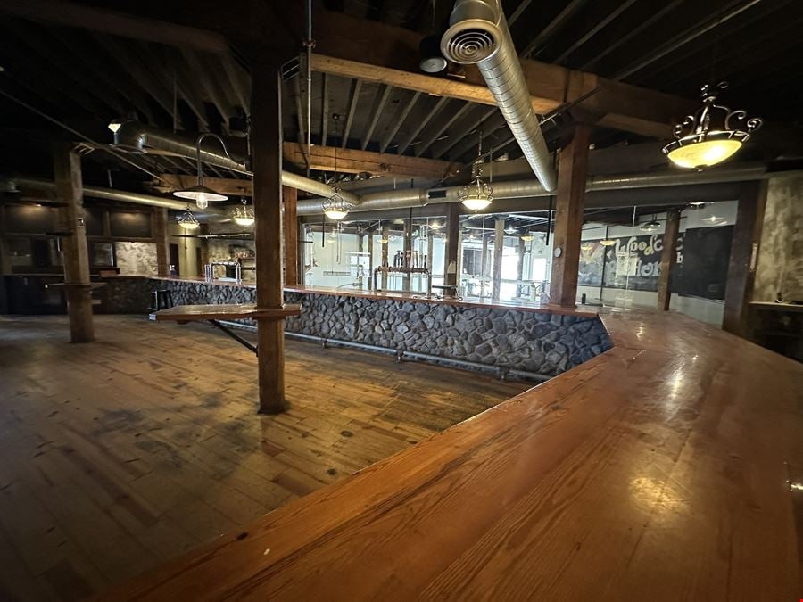 638 Lake St. - NEW PRICE! 24,320+/- SF RETAIL SPACE - INVESTMENT OPPORTUNITY