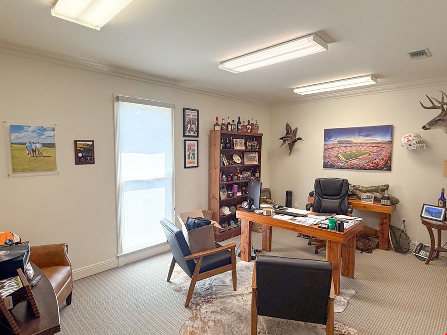 Turnkey Office with 16 Private Offices on Jefferson Hwy