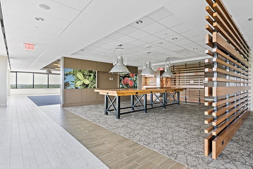 64 Perimeter Center East (R070a)