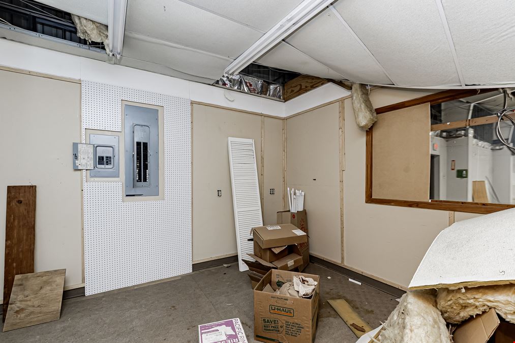 RENOVATED Office/Warehouse on S. Choctaw Dr.
