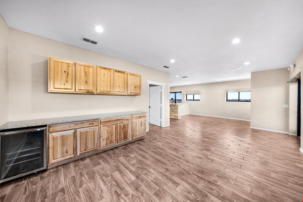 11639 E US-175