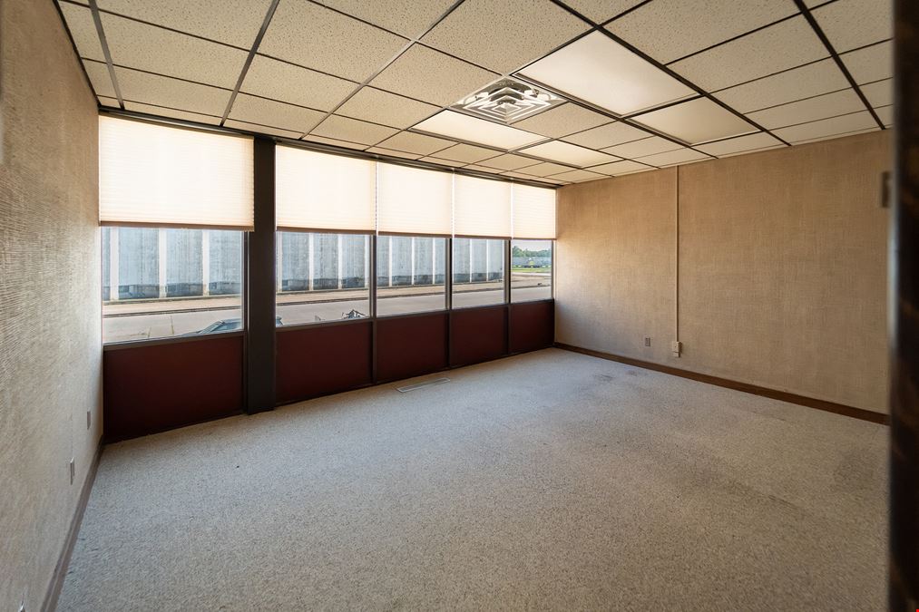 Versatile Flex Space with Office, Warehouse, and Storage