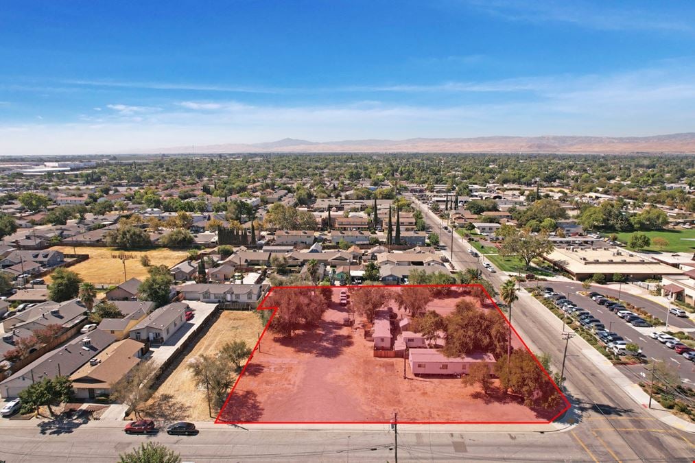 2840, 2888, 2896 Holly Dr