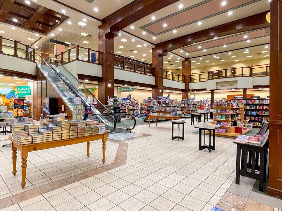Standalone Big-Box Retail with Interstate Visibility