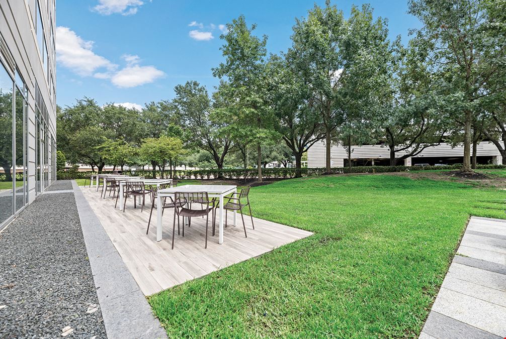 4424 West Sam Houston Parkway North (R068)