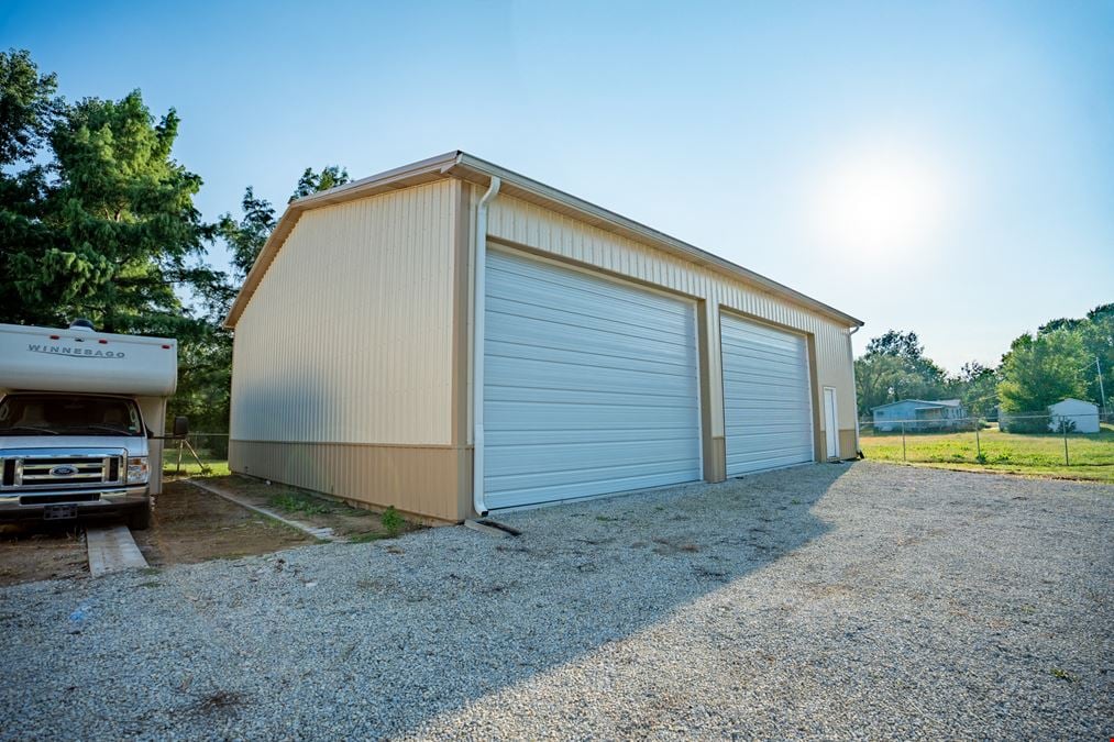 Bardominium with Shop Space