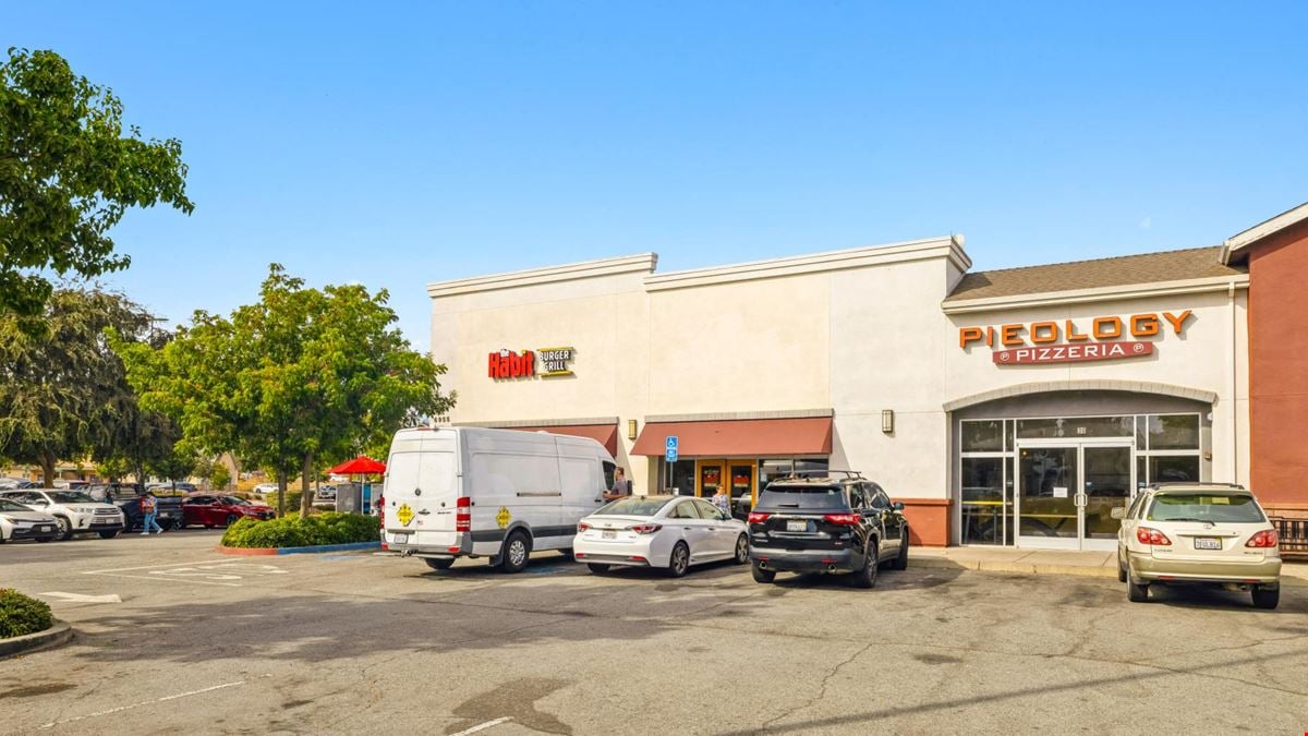 Chipotle, Habit Burger & Shops at Gilroy Crossing