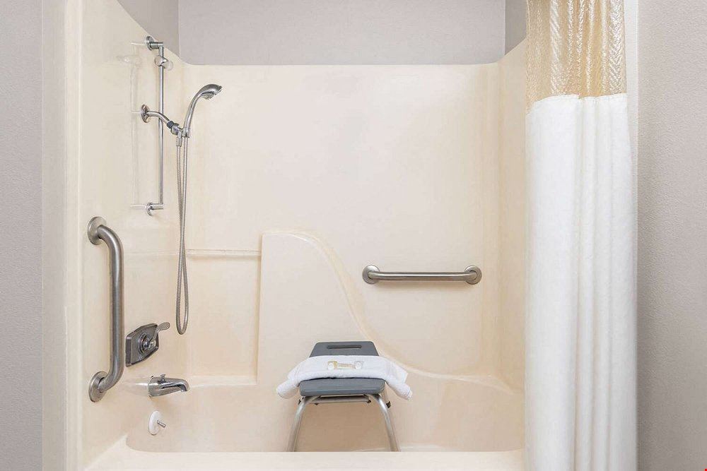 Days Inn & Suites Kansas City South
