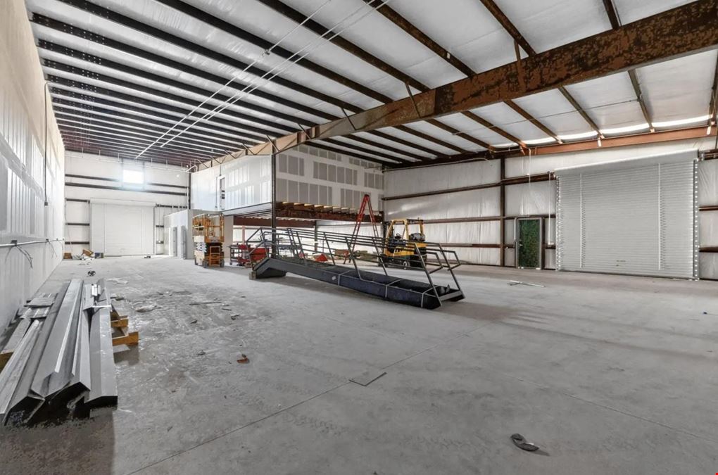 New Build Warehouse Suites Next to Airport & i-25