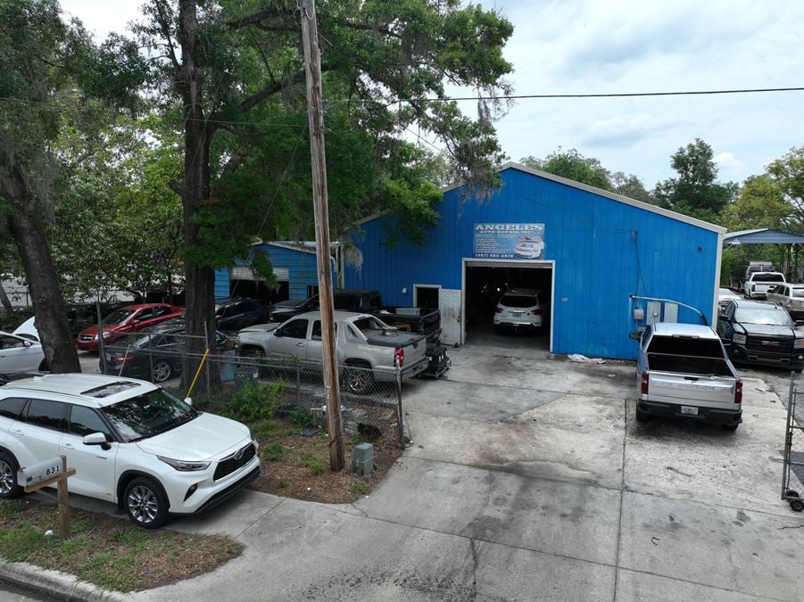 831 Robinson Ave