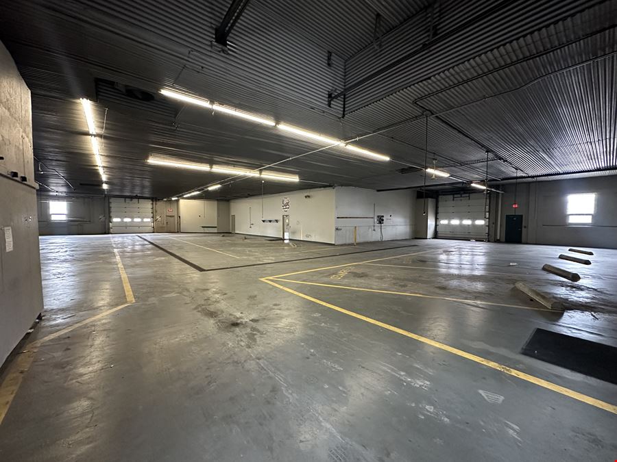 OFFICE & WAREHOUSE BUILDING FOR SALE