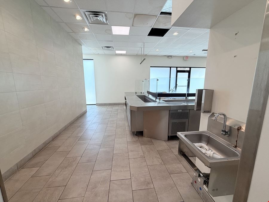 Turn-Key Restaurant Opportunity in High-Traffic Dunkin’ Donuts Plaza