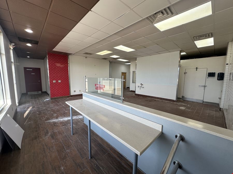 1,755 SF Restaurant / Retail Building For Lease in St Robert