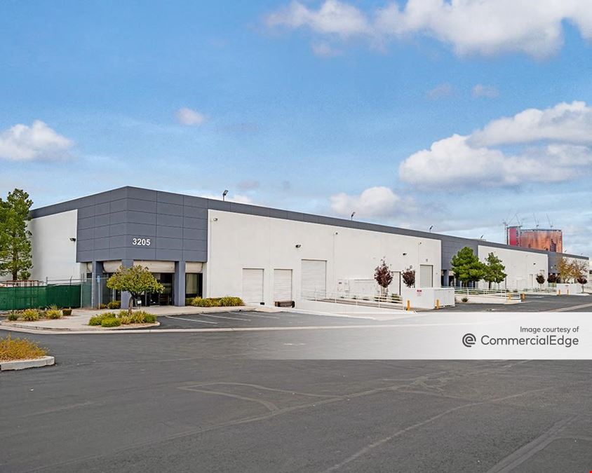 Desert Inn Commerce Center