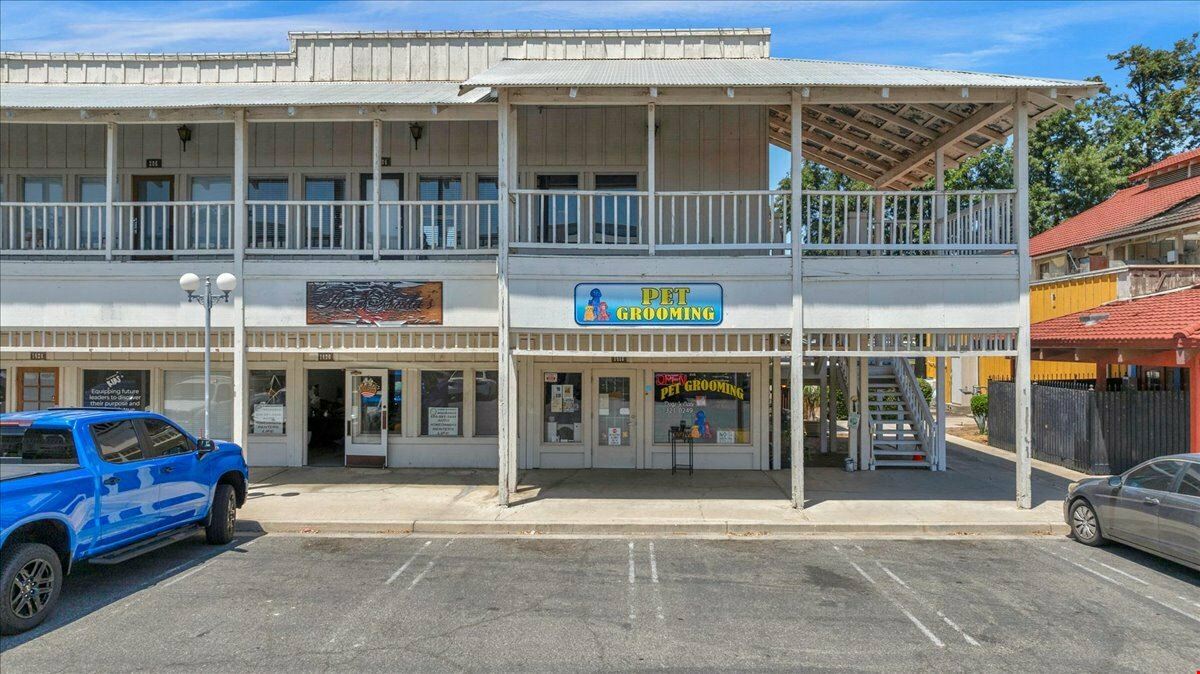 The Barnyard Shopping Center: Prime Retail Shop Space