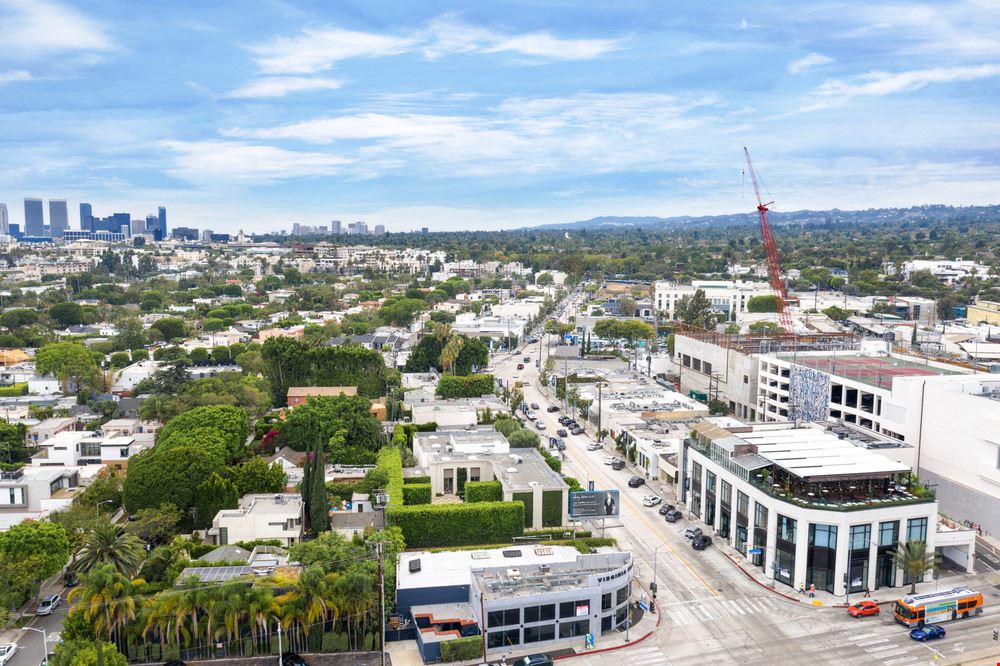 8731 Melrose Ave