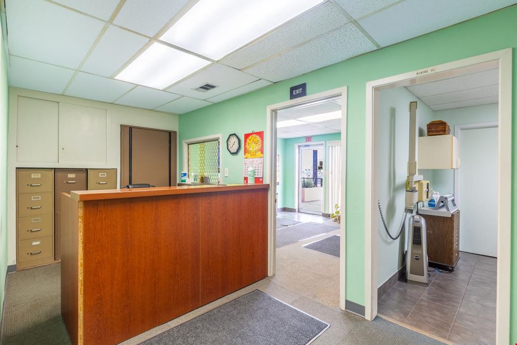 Turnkey 1,585 SF Office/Medical Suite | 2205 Clinton Dr, Galena Park (Houston MSA)