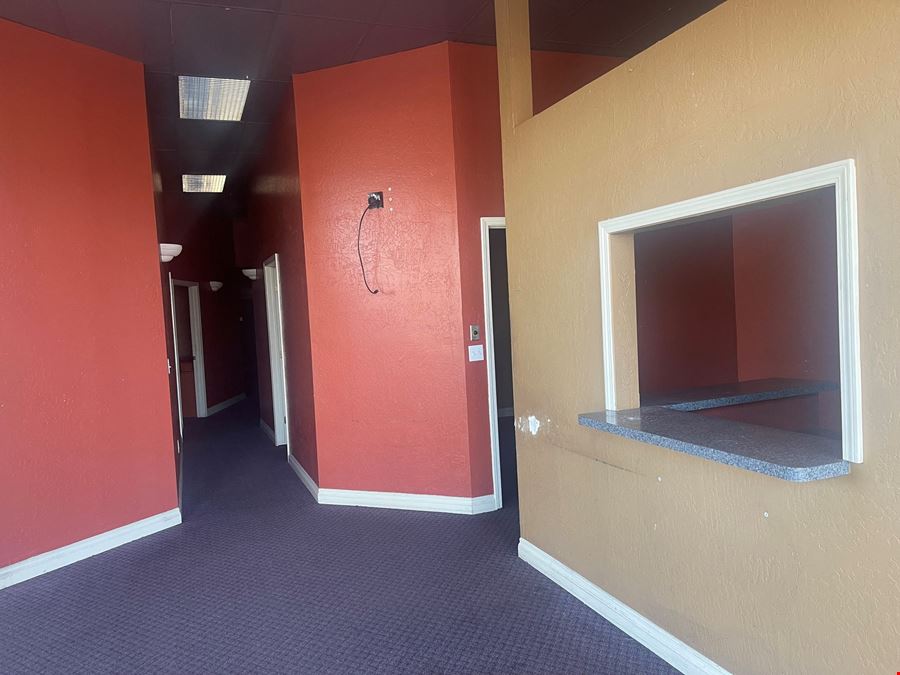 Prime Blackstone Ave Burlington Plaza Space Available