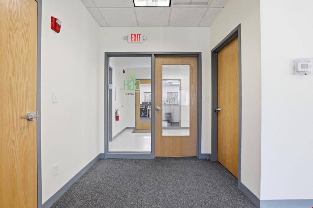 3,700sf Professional Office Suite for Lease in Rowley, MA