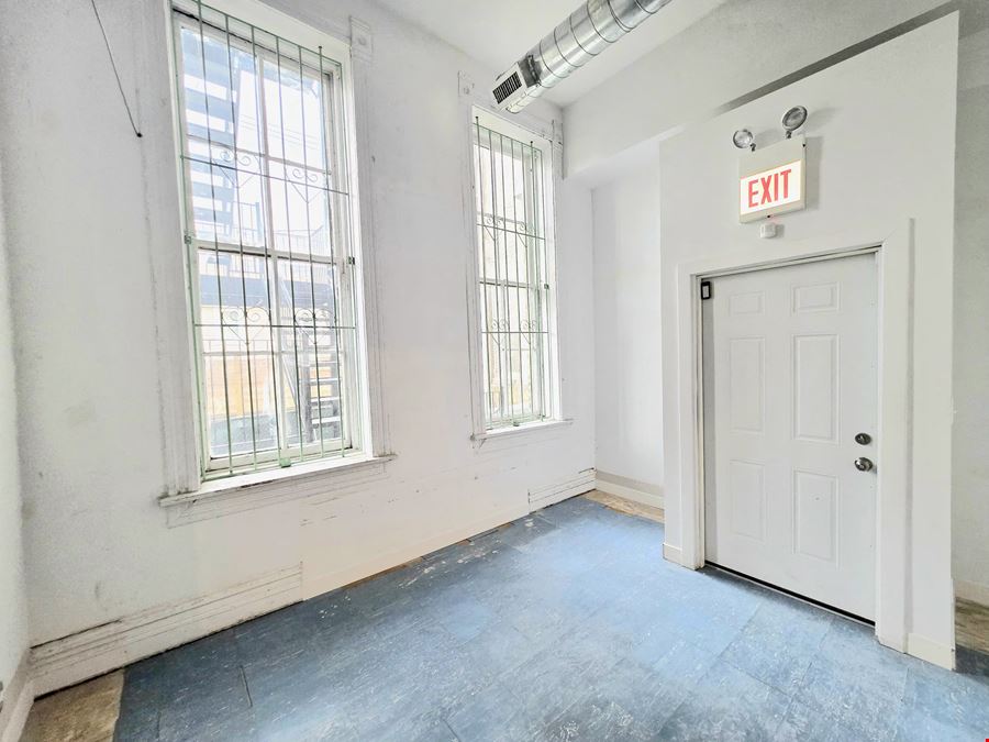 1102 W 18th St, Chicago, IL
