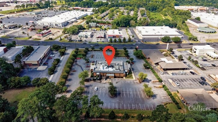 ±8,442-SF Restaurant Building Located on ±4.42 Acres