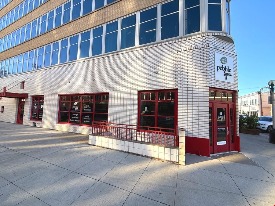 Broadway Tower - 401 E Broadway Ave