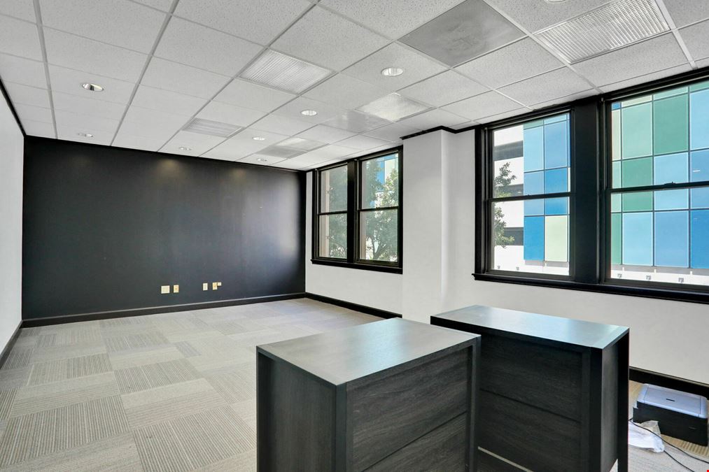 300 W Adams St