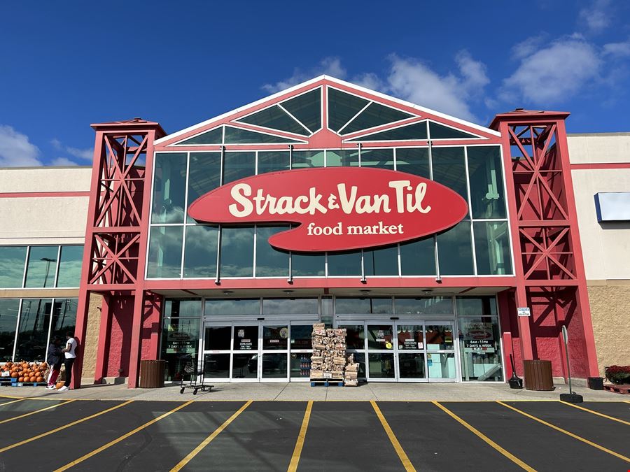 Excess Retail/Office Space in Strack & Van Til
